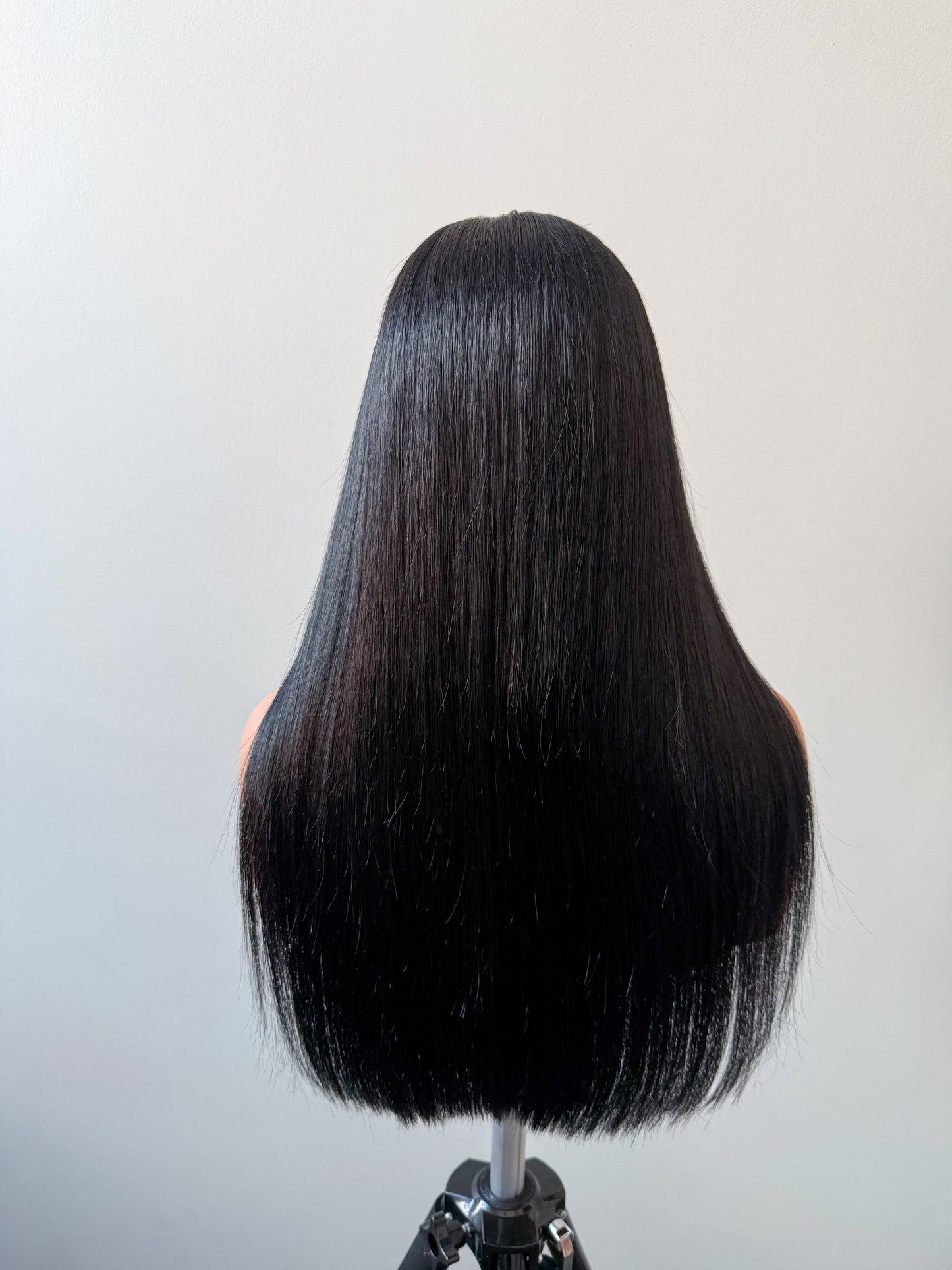 Liz Luxury Straight Wig